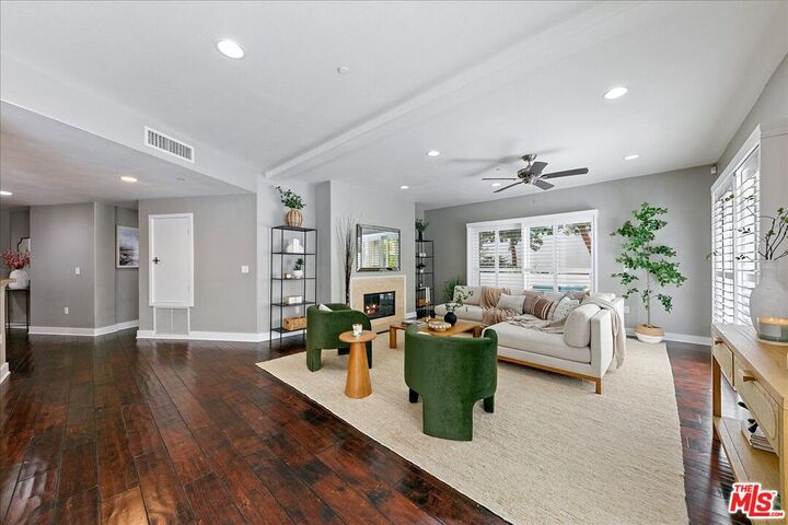 Property Photo:  11115 Acama St  CA 91602 