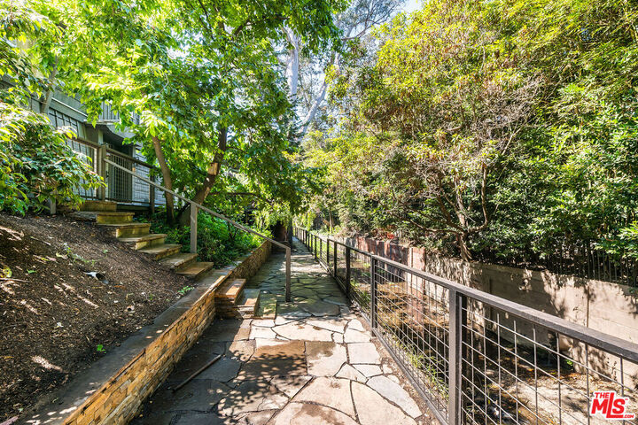 Property Photo:  689 Brooktree Rd  CA 90402 