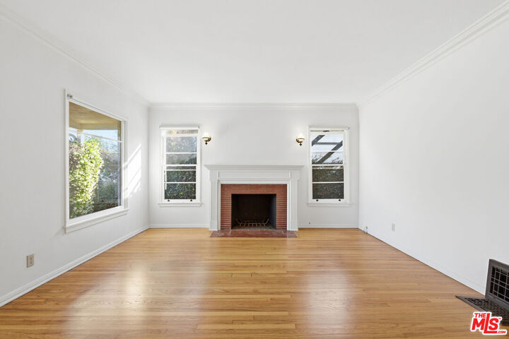 Property Photo:  1019 Pine St  CA 90405 
