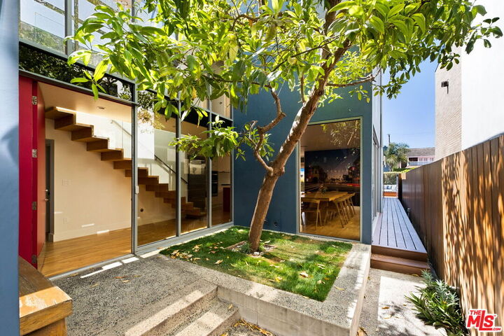 Property Photo:  230 Carroll Canal  CA 90291 