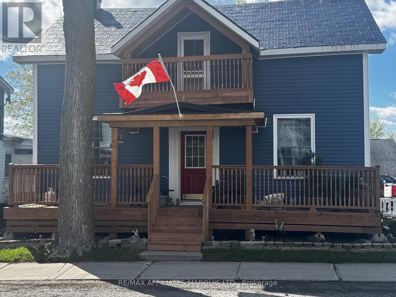 Property Photo:  58 Kenyon Street West  ON K0C 1A0 