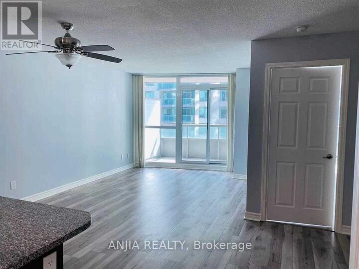 Property Photo:  19 Grand Trunk Crescent 1112  ON M5J 3A3 