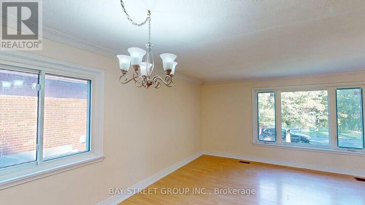 Property Photo:  106 Wye Valley Road Main  ON M1P 2A8 