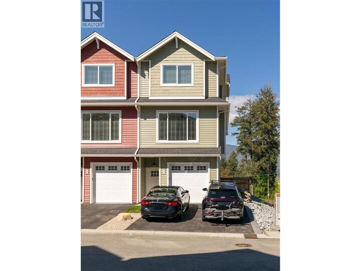 Property Photo: 1910 11 Avenue Northeast 1 BC V1E 2V5