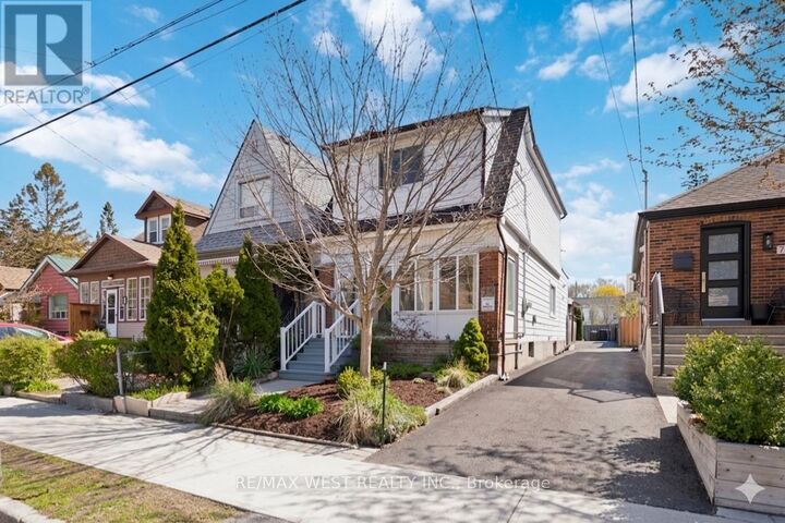 Property Photo:  79 King Edward Avenue  ON M4C 5J5 