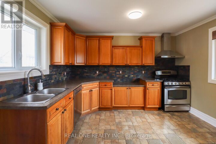 Property Photo:  130 Mayfield Drive  ON L6H 1K7 