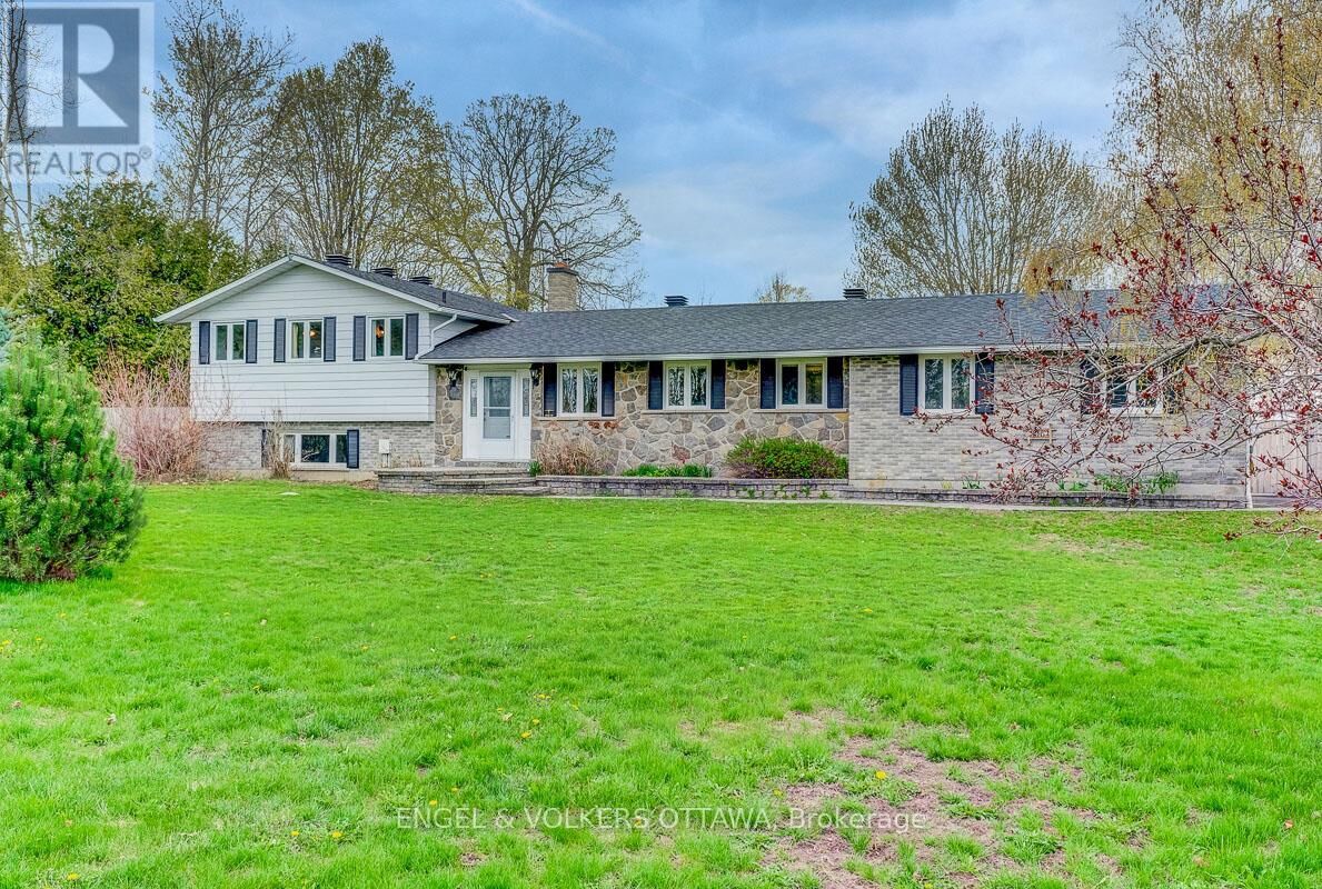 Property Photo:  2963 Roger Stevens Drive East  ON K0A 2T0 