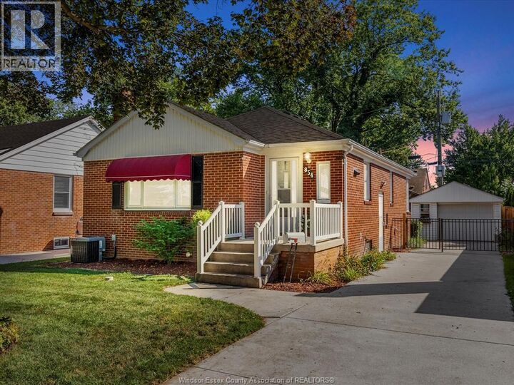 Property Photo:  854 Belleperche Place  ON N8S 3C1 