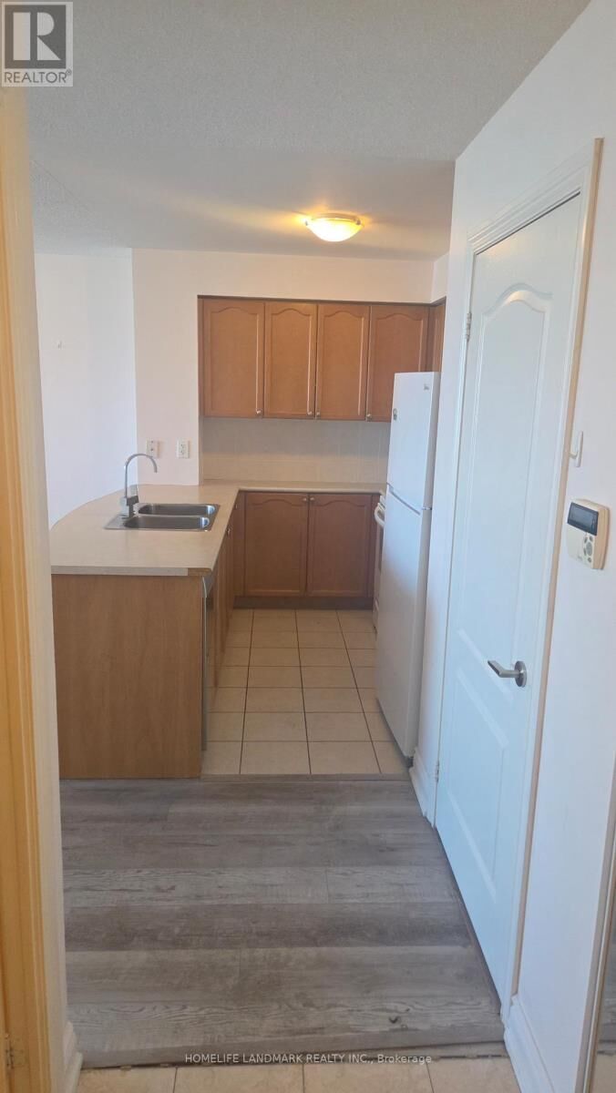 Property Photo:  50 Brian Harrison Way 3106  ON M1P 5J4 