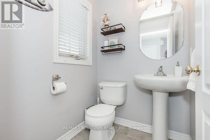 Property Photo:  8 Brownley Lane  ON L0M 1B0 