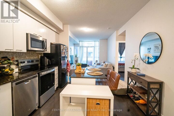 Property Photo:  15 Bruyeres Mews 517  ON M5V 0A7 
