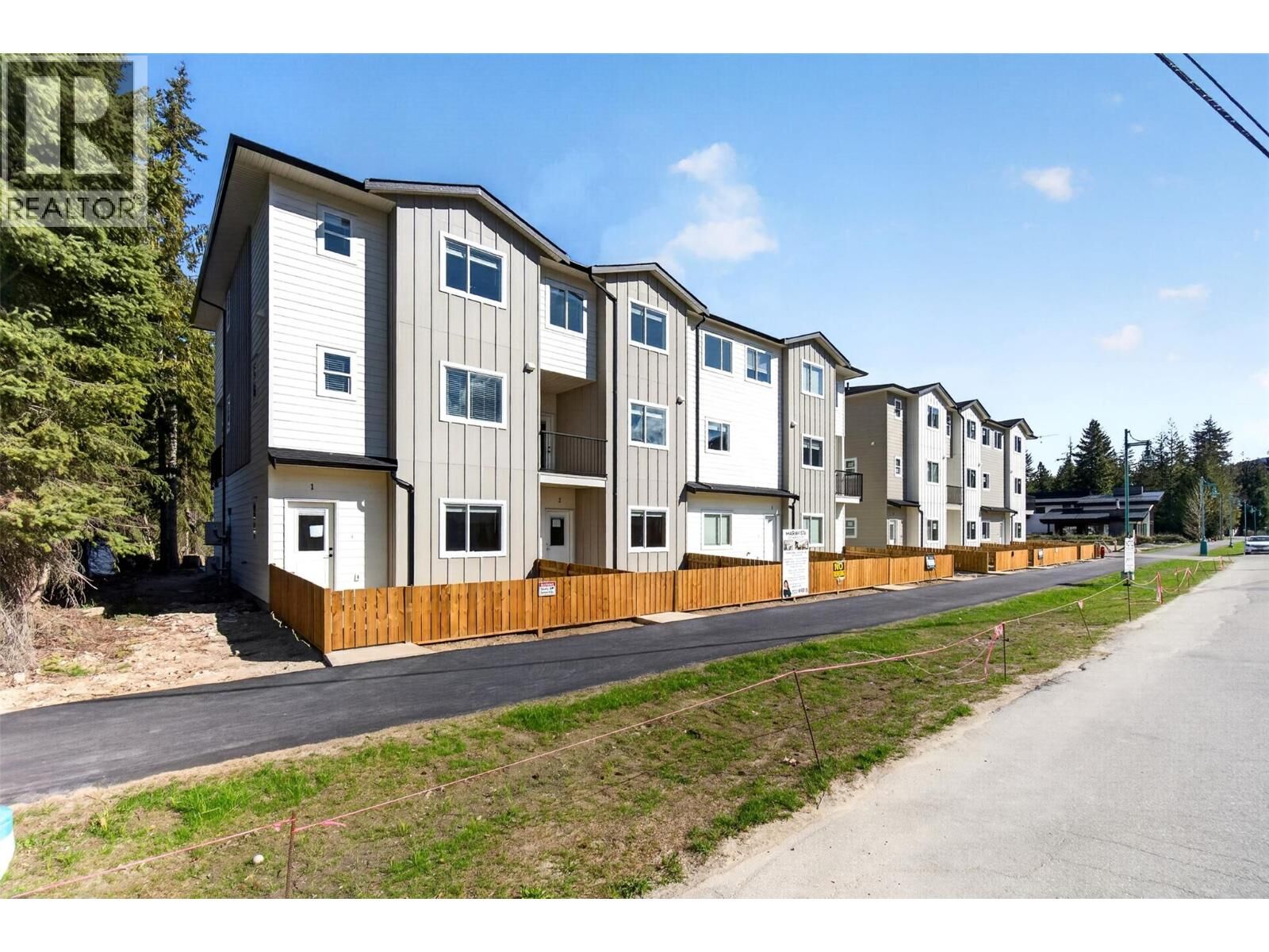 Property Photo:  222 Temple Street 7  BC V0E 2V0 