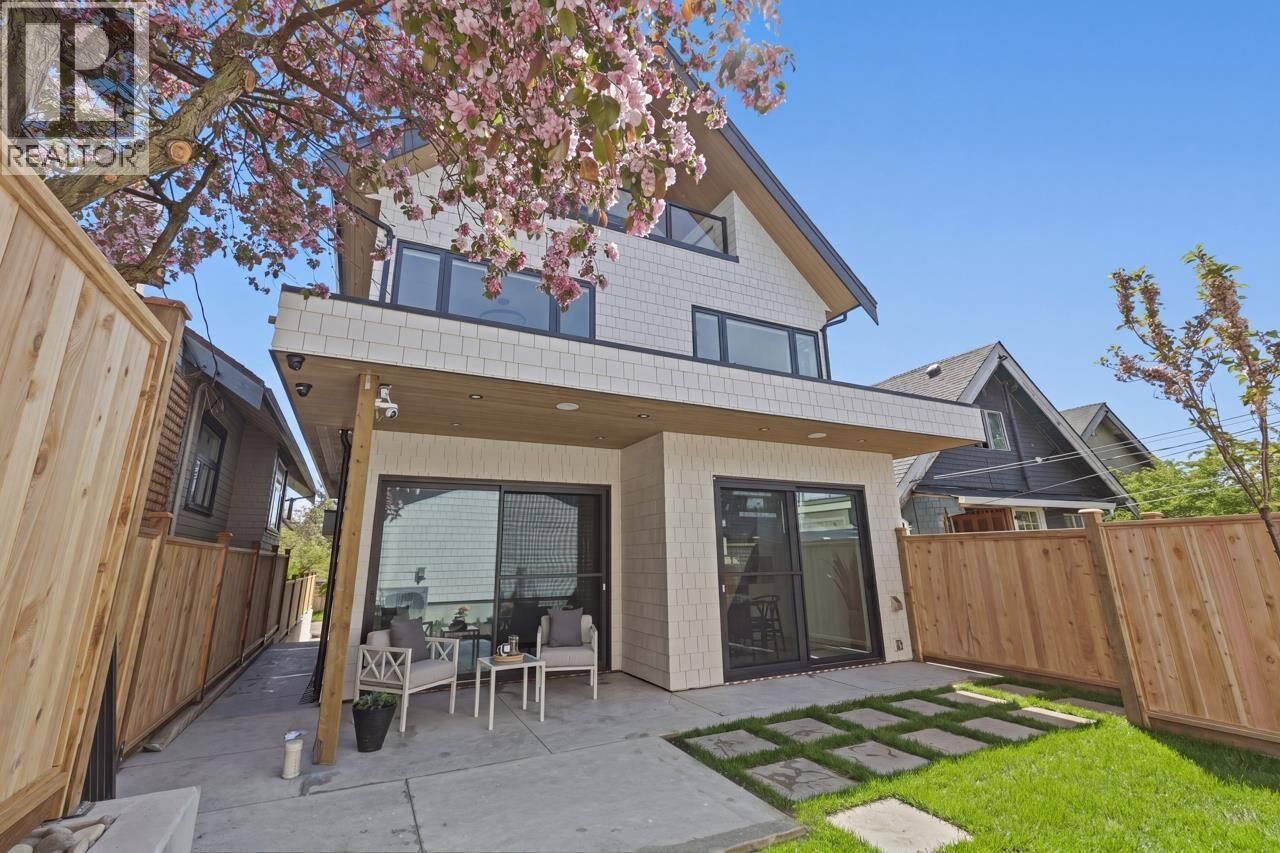 Property Photo:  625 East 24th Avenue 2  BC V5V 2A3 