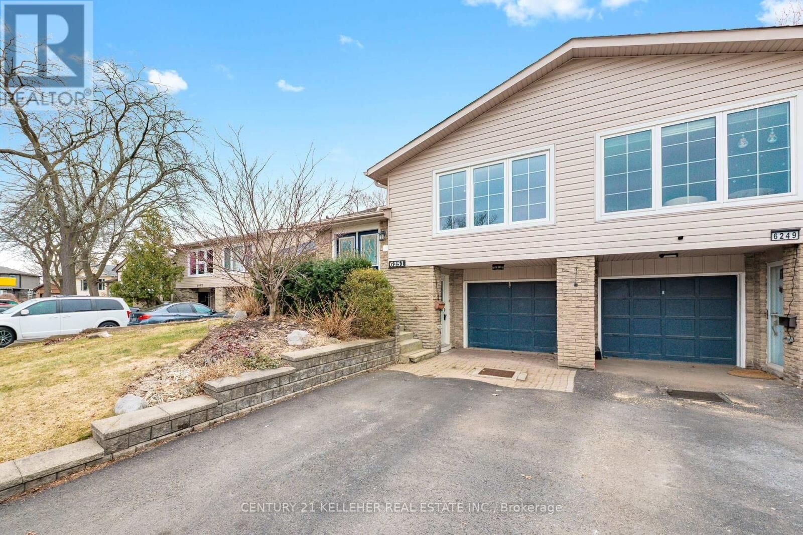 Property Photo: 6251 Atherly Crescent ON L5N 2J1