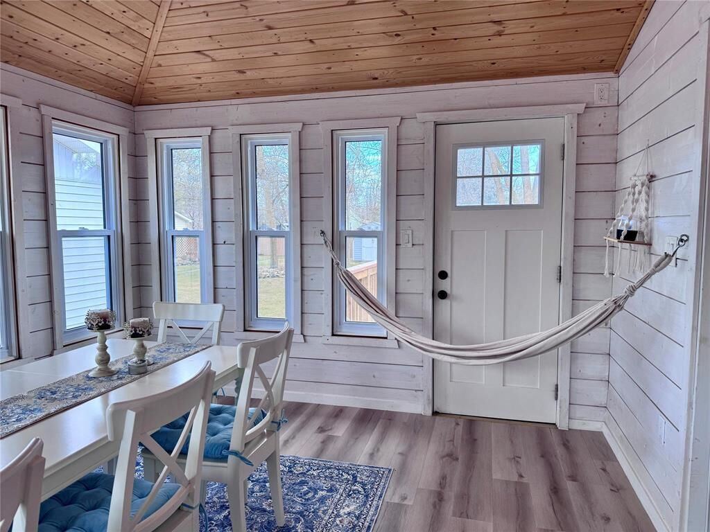 Property Photo:  314 Poplar Avenue  MB R0C 3G0 
