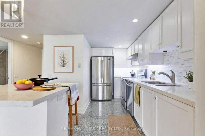 Property Photo:  123 Eglinton Avenue 607  ON M4P 1J2 