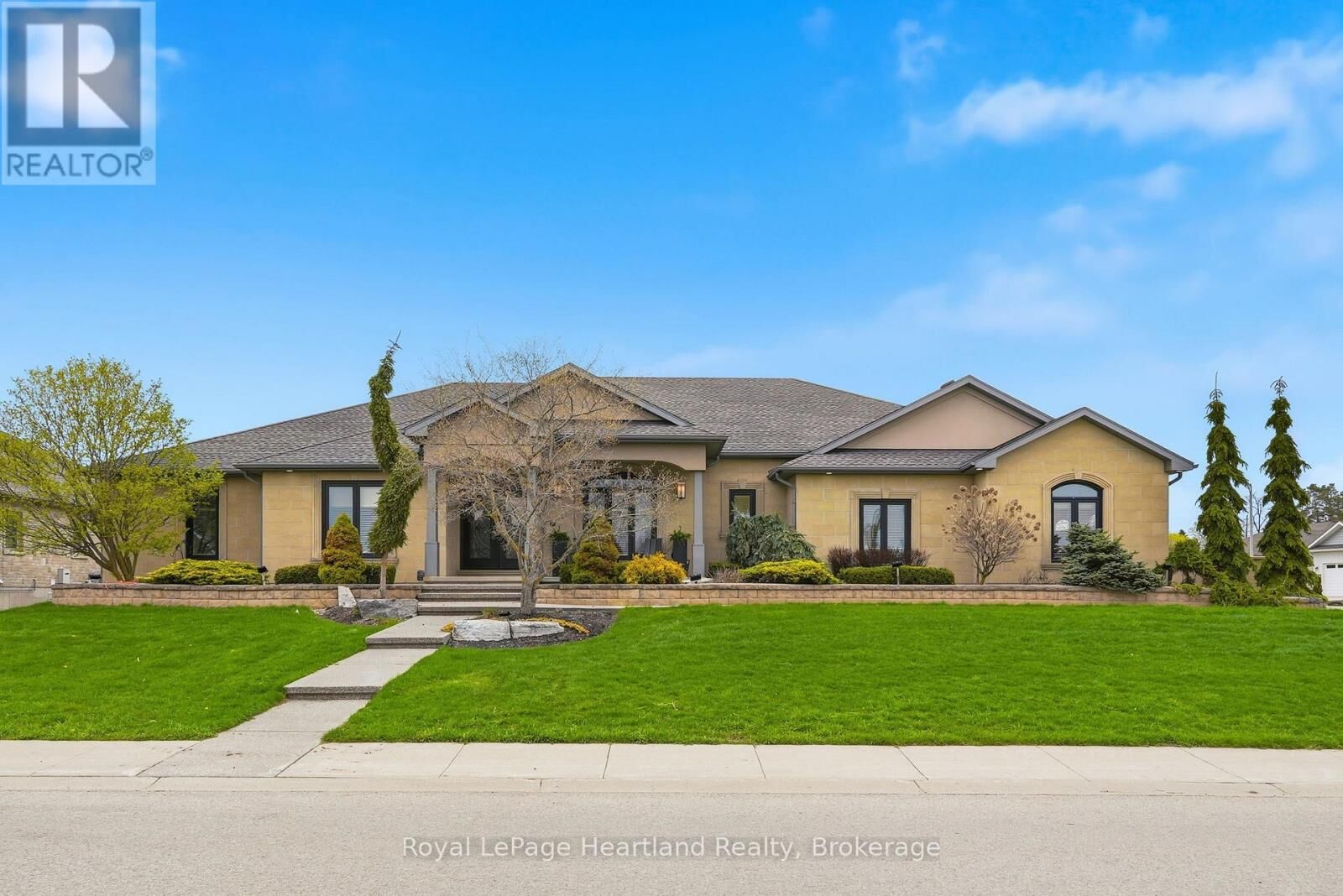 Property Photo:  225 John Street South  ON N0G 1Z0 