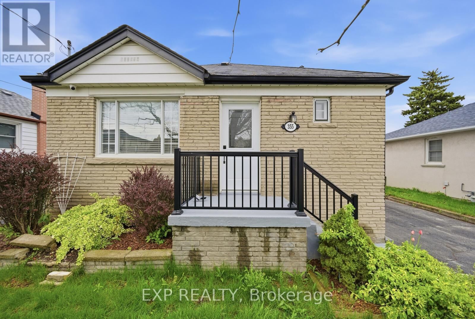Property Photo:  355 Culford Road  ON M6L 2V8 