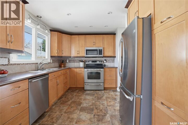 Property Photo:  11 Norwood Crescent  SK S4R 0A2 