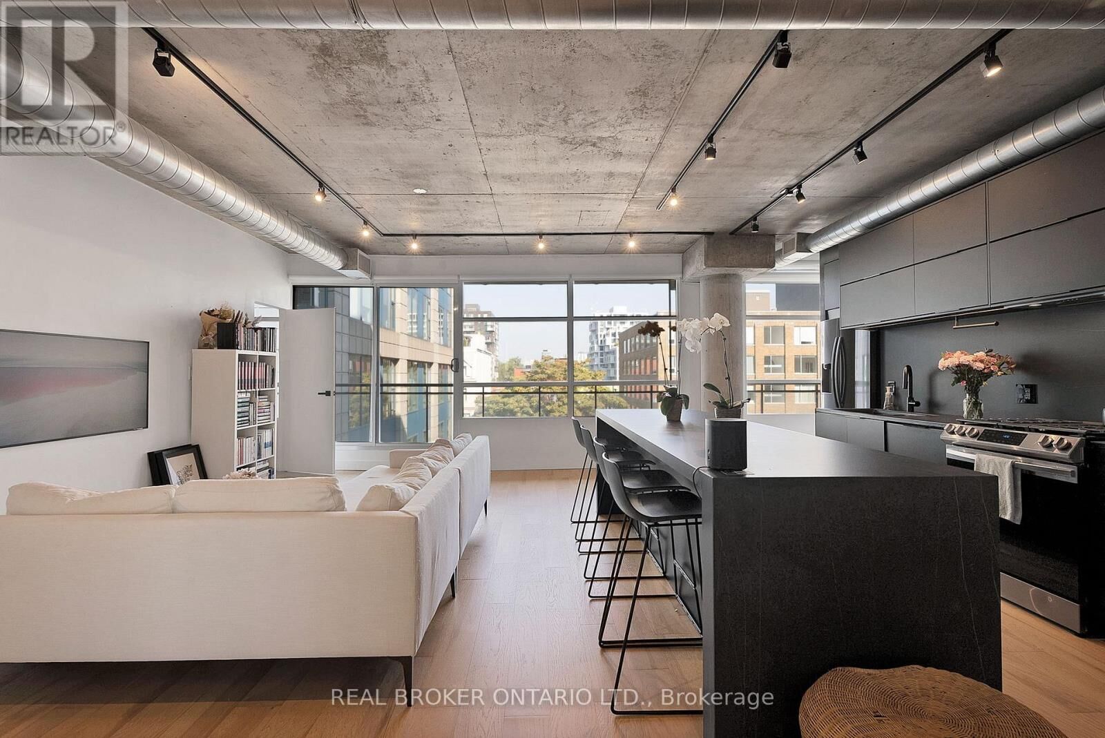 Property Photo:  42 Camden Street  ON M5V 1V1 