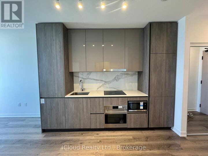 Property Photo:  8 Interchange Way 6010  ON L4K 0R2 