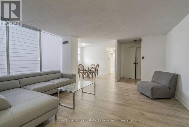 Property Photo:  3695 Kaneff Crescent 1602  ON L5A 4B6 