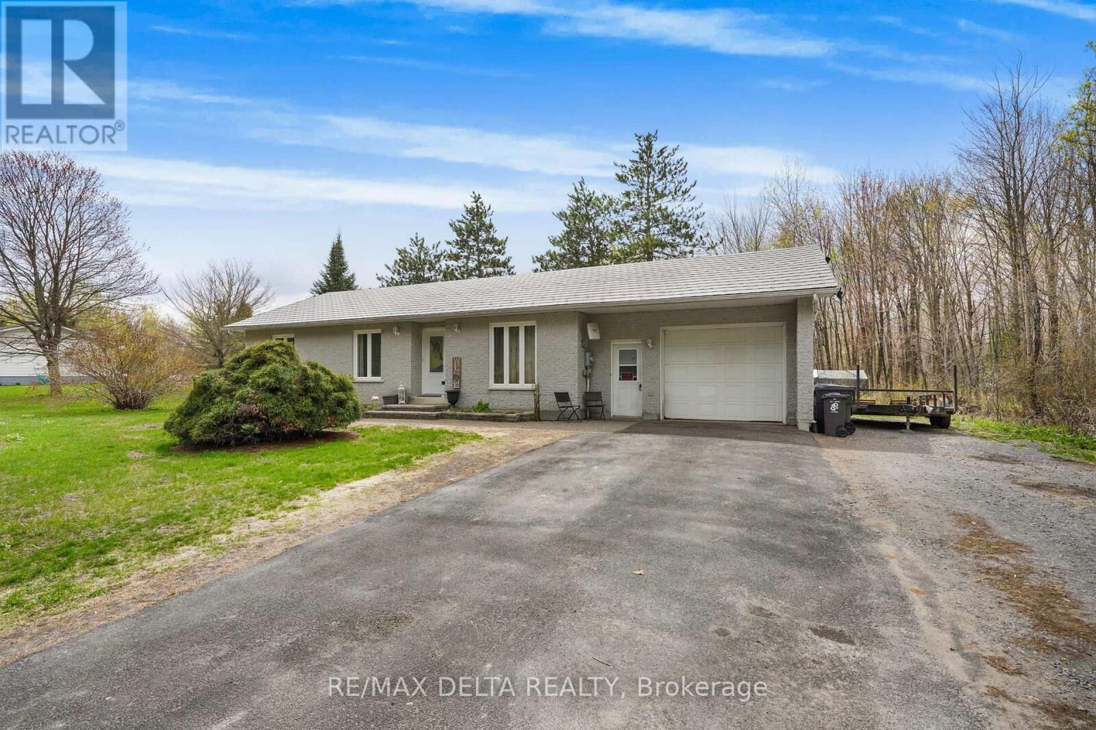 Property Photo:  658 Ch Boundary Road  ON K0B 1A0 