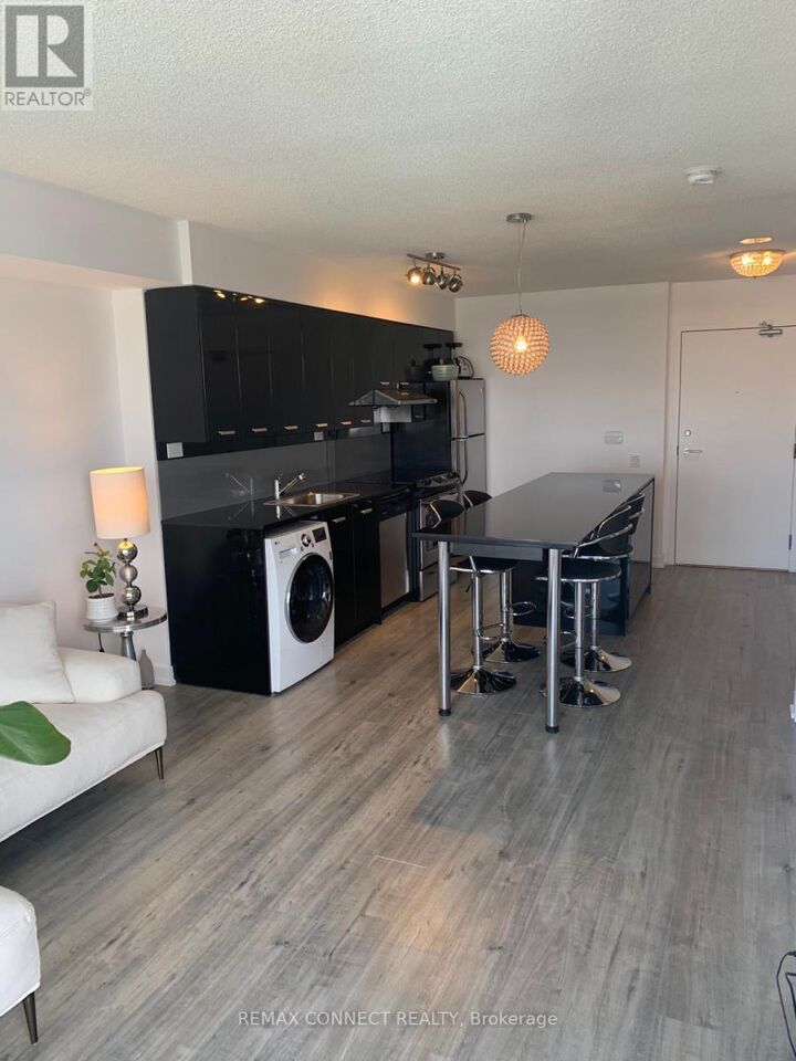 Property Photo:  19 Singer Court 1812  ON M2K 0B2 