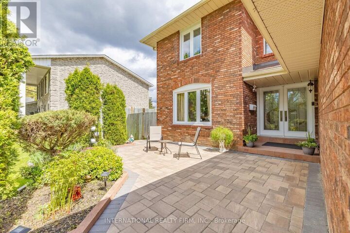 Property Photo:  1236 Fleet Street  ON L5H 3P5 