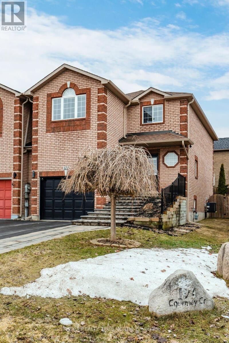 Property Photo:  172 Courtney Crescent  ON L4N 5T1 