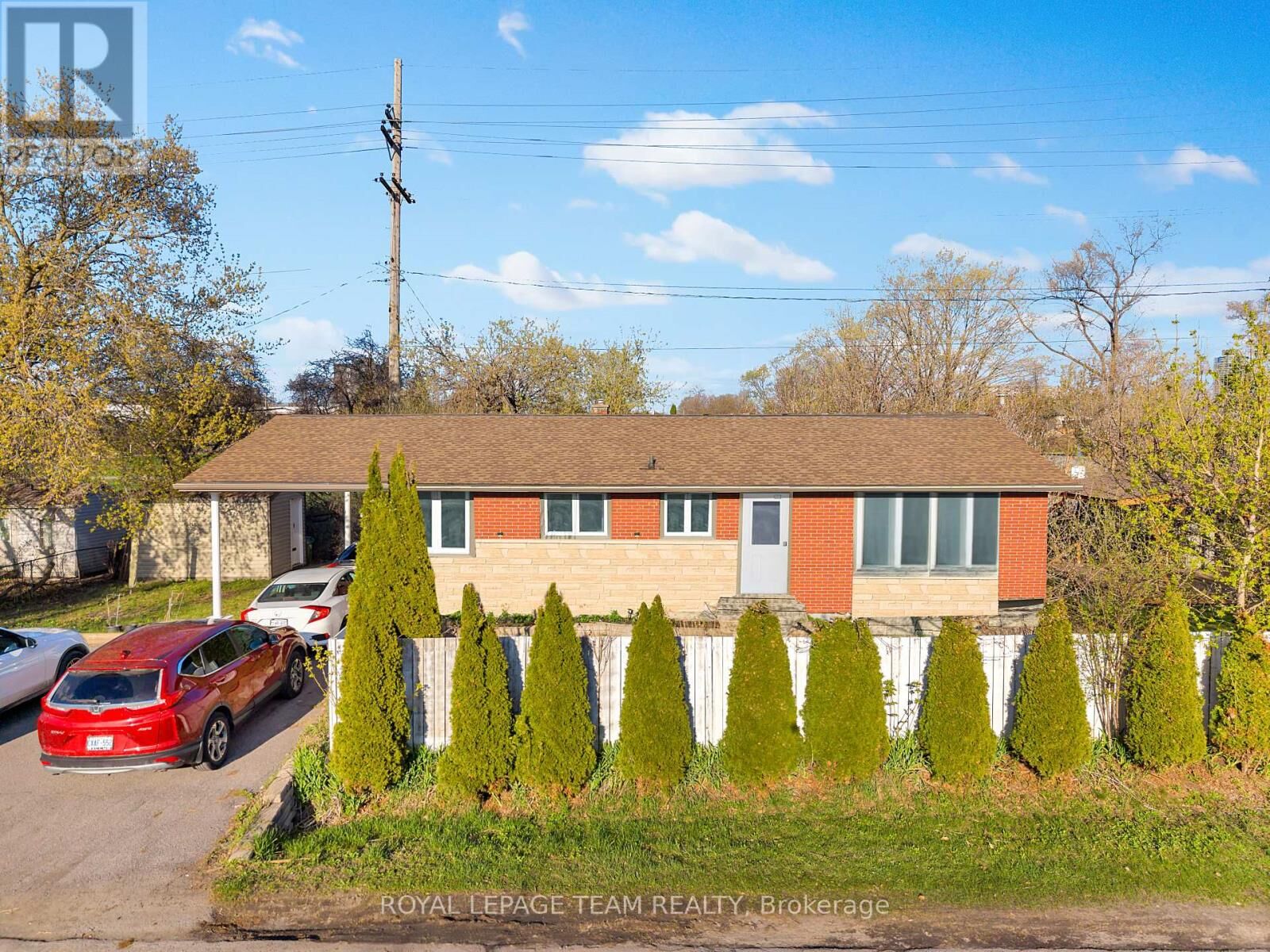 Property Photo:  925 Moorvale Street  ON K1K 3K9 