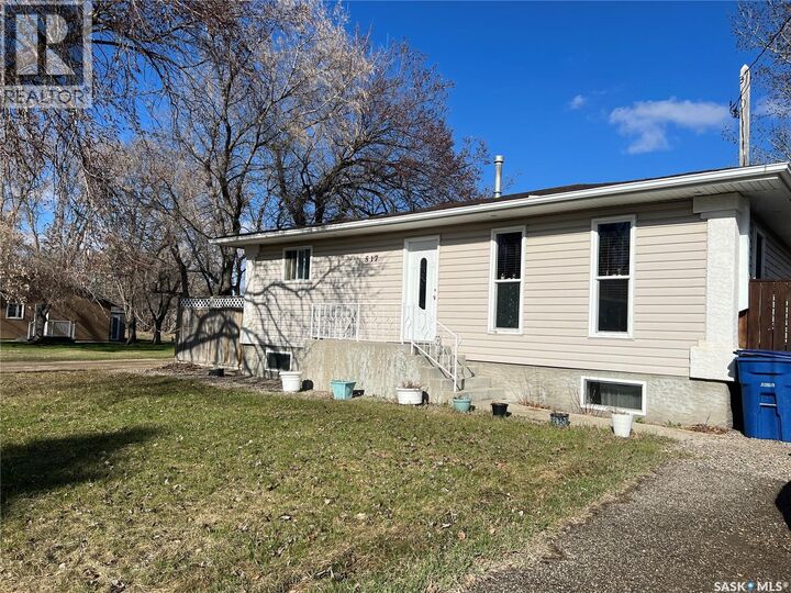 Property Photo:  517 Lake Street  SK S0A 0X0 