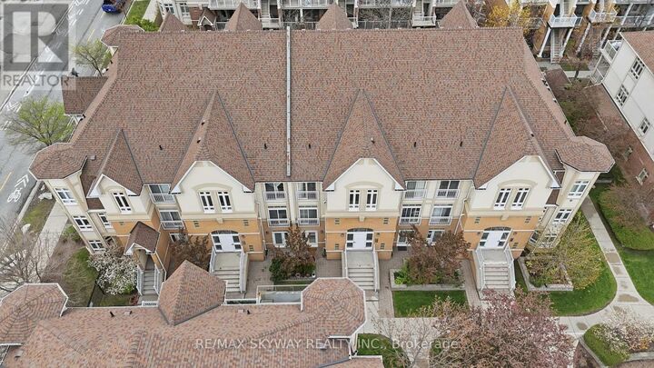 Property Photo:  11 Pine Street 15  ON M9N 0A6 