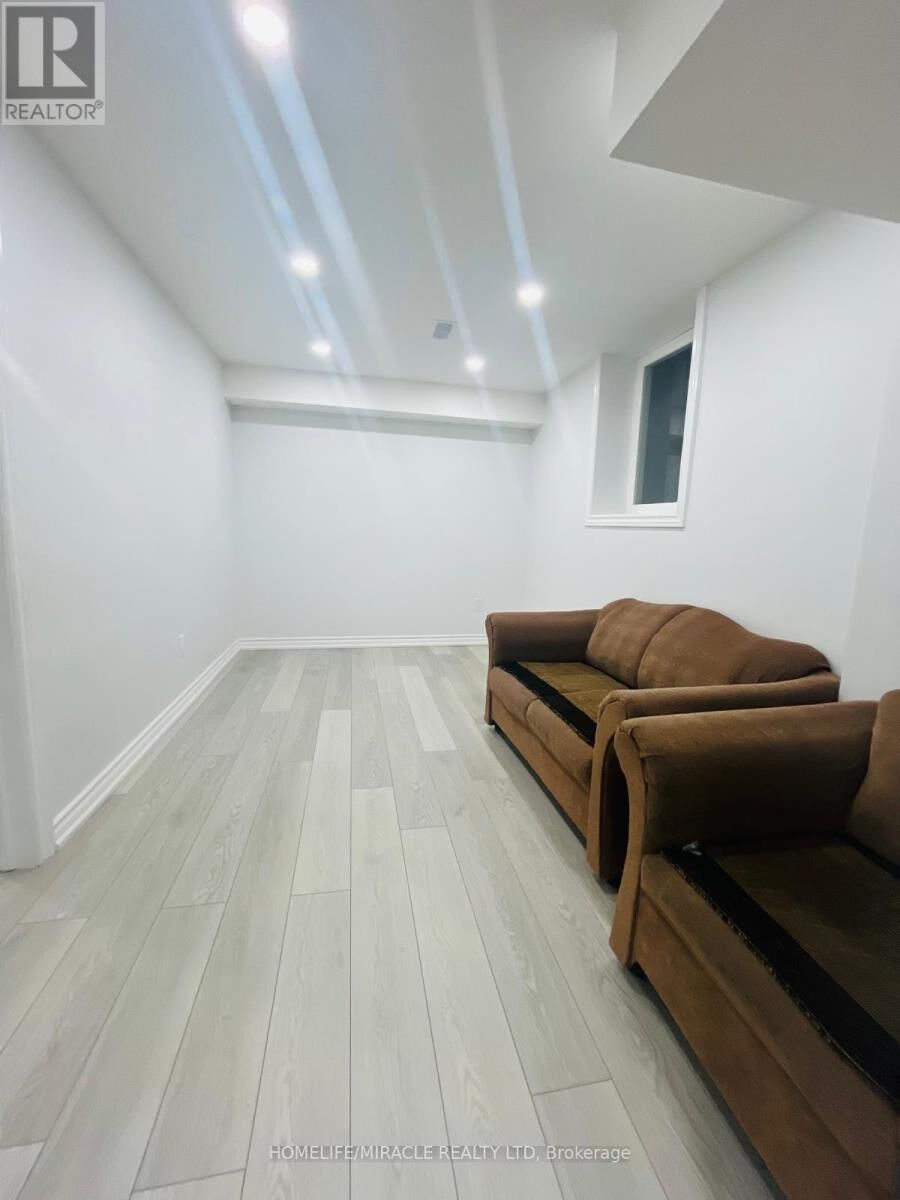 Property Photo:  71 Aspermont Crescent Bsmt  ON L6P 3Z3 