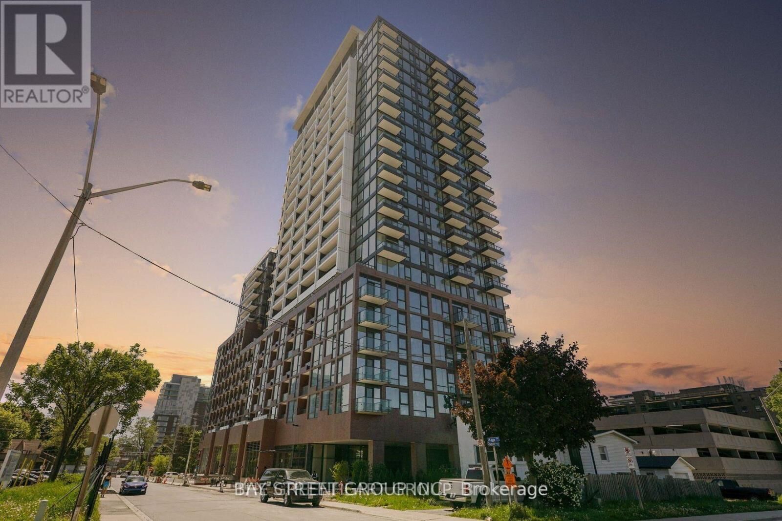 Property Photo:  25 Kingsbridge Garden Circle 2021  ON L5R 4B1 