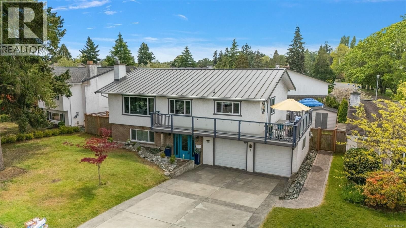 Property Photo: 1645 San Juan Avenue BC V8N 5G2