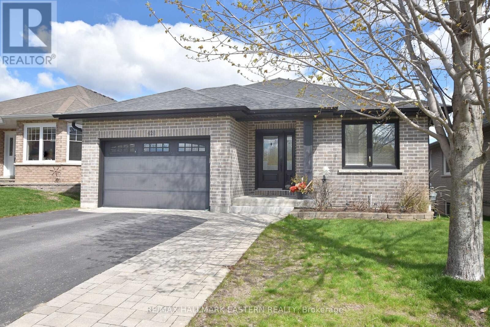 Property Photo:  428 Raymond Street  ON K9L 1R2 