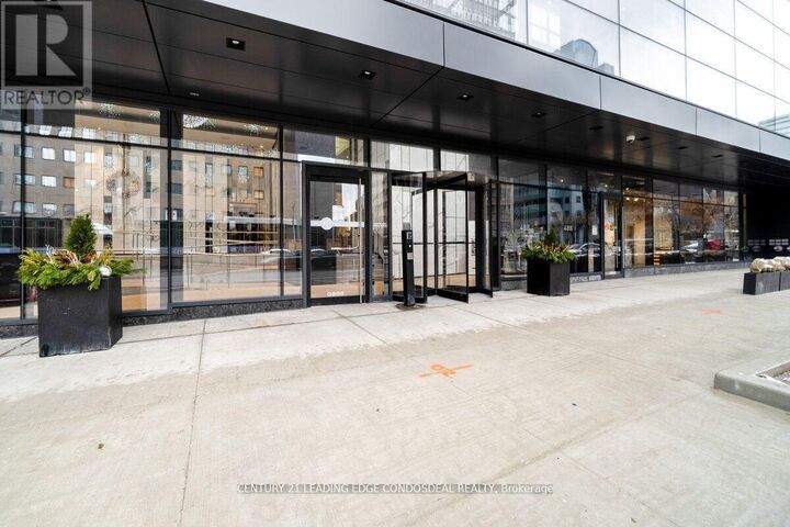 Property Photo:  488 University Avenue 3906  ON M5G 1V2 