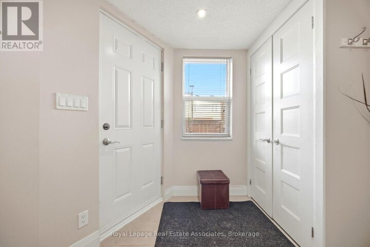 Property Photo:  1055 Dundas Street East 222  ON L4Y 3X6 
