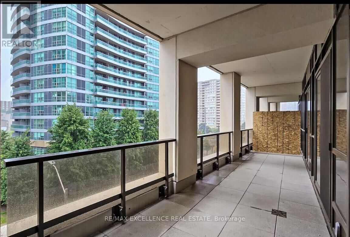 Property Photo:  30 Elm Drive West 301  ON L5A 4C3 