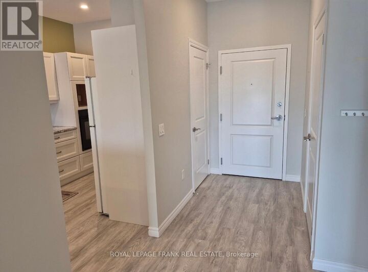 Property Photo:  58 Glenelg Street West 406  ON K9V 0M9 