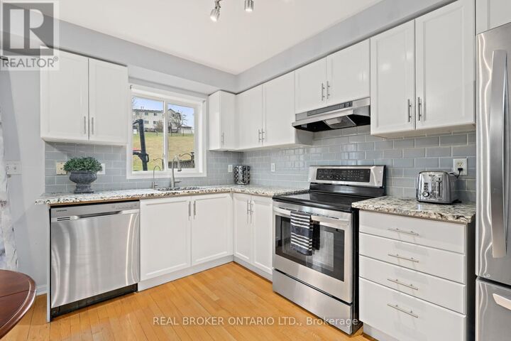 Property Photo:  42 Palomino Trail 42  ON L7G 6E9 