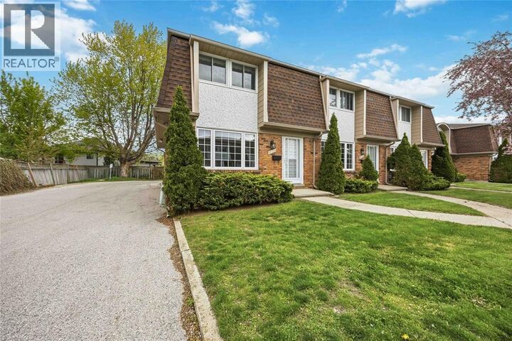 Property Photo:  1029 Salisbury Street 16  ON N7S 4N8 