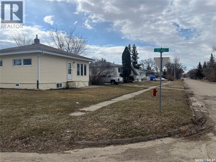 Property Photo:  238 1st Street NW  SK S0A 4J0 