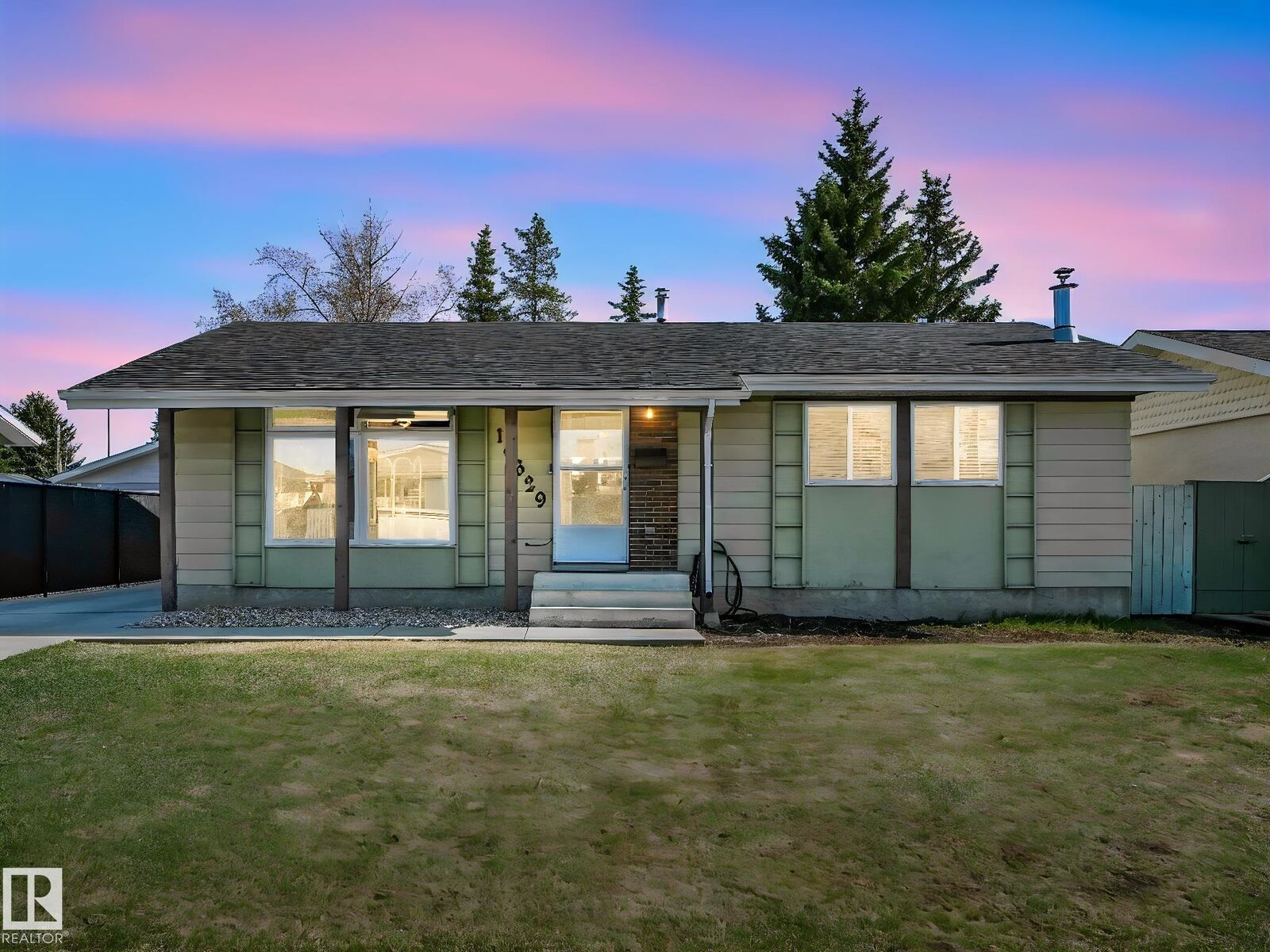 Property Photo:  10629 167A Avenue NW  AB T5X 2Y9 