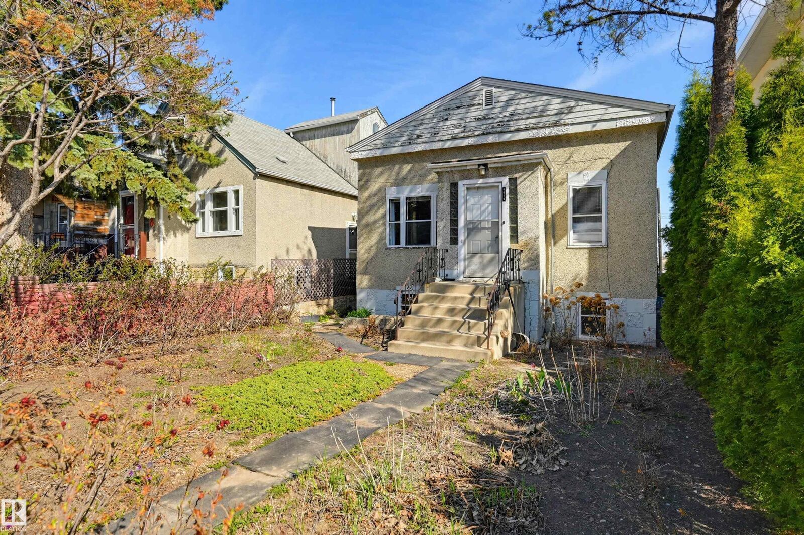 Property Photo:  9816 93 Avenue NW  AB T6E 2W1 