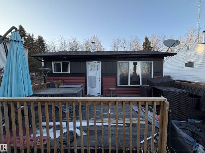 Property Photo:  47436 Rge Rd 200  AB T0C 2C0 