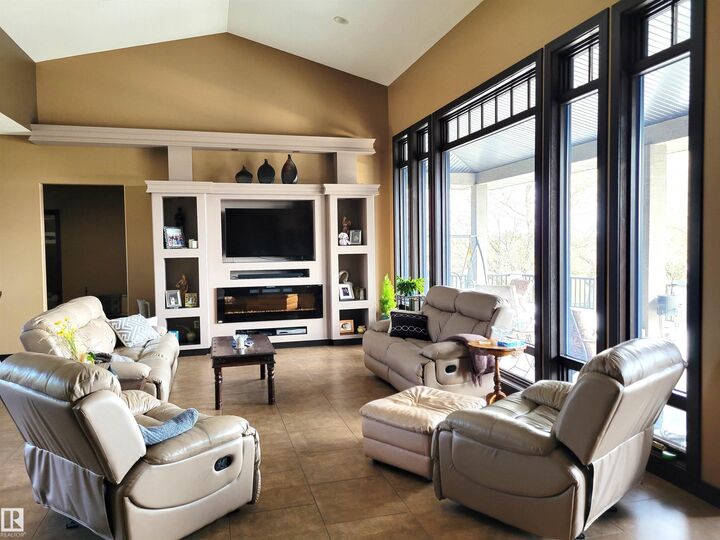 Property Photo: 604 Sunnyside 600 Place AB T0C 2J0