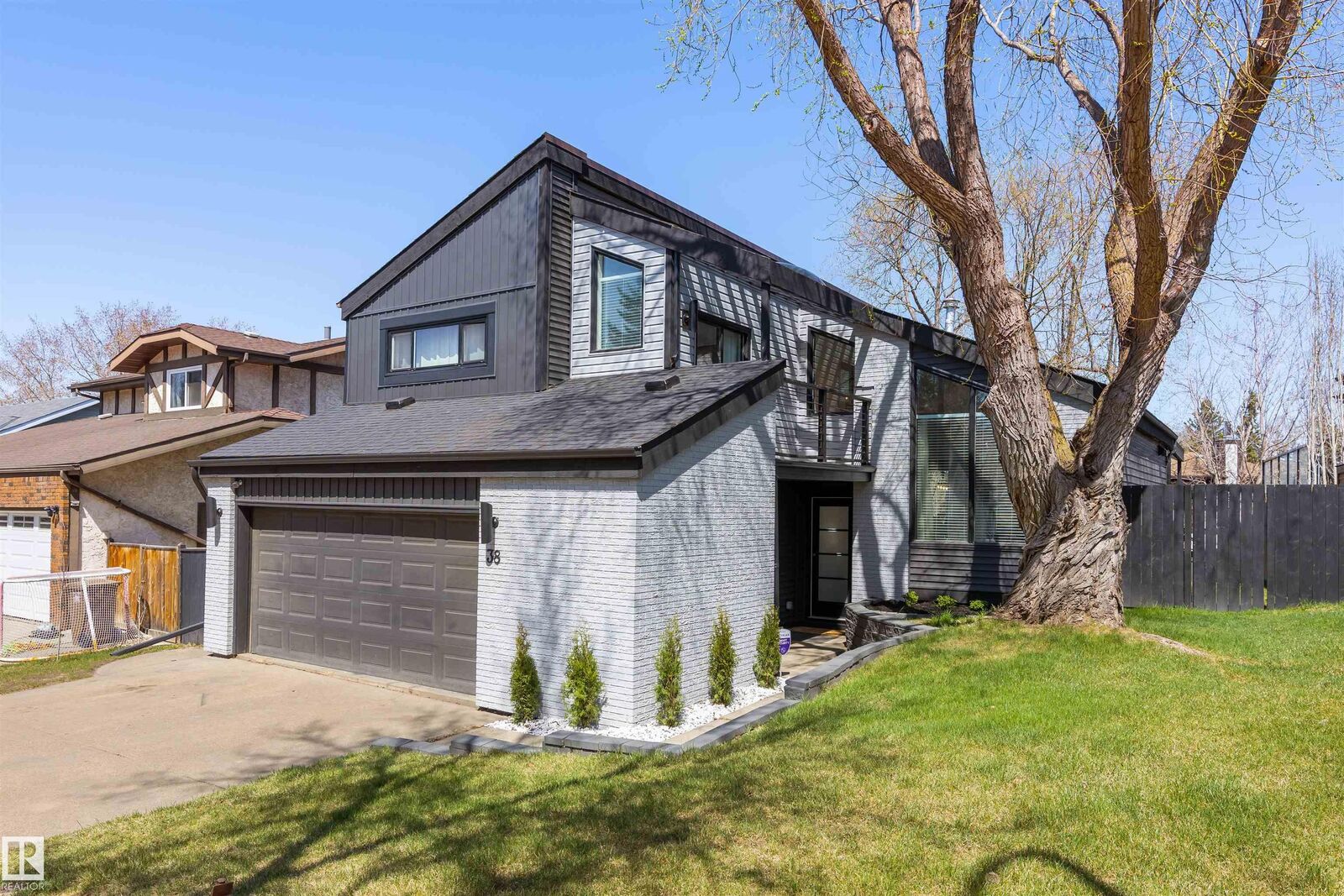 Property Photo:  38 Woodcrest Avenue  AB T8N 3H5 