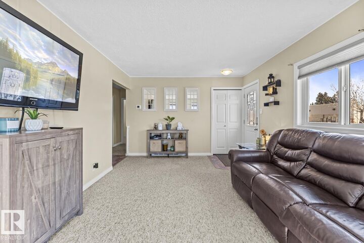 Property Photo:  1407 10 Street  AB T9M 1J6 